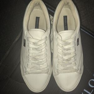 Tommy Hilfiger Leather Sneaker 8.5